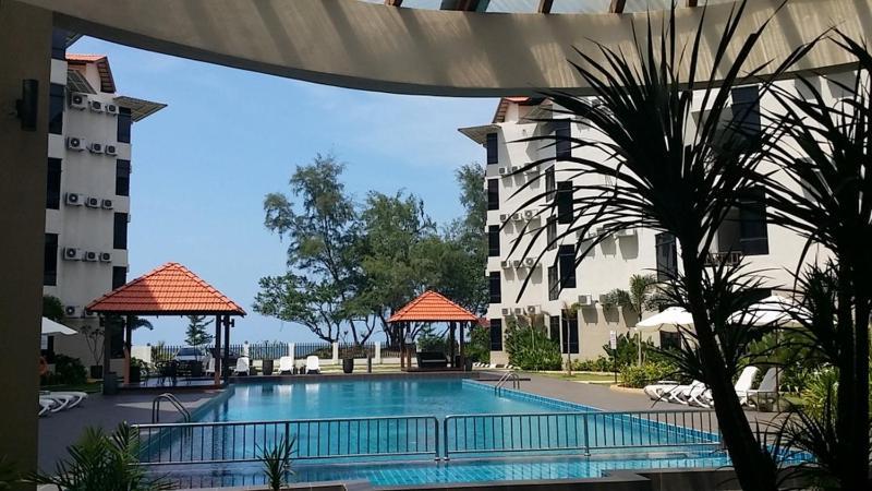 Samsuria Beach Apartment Resort チェラティン エクステリア 写真