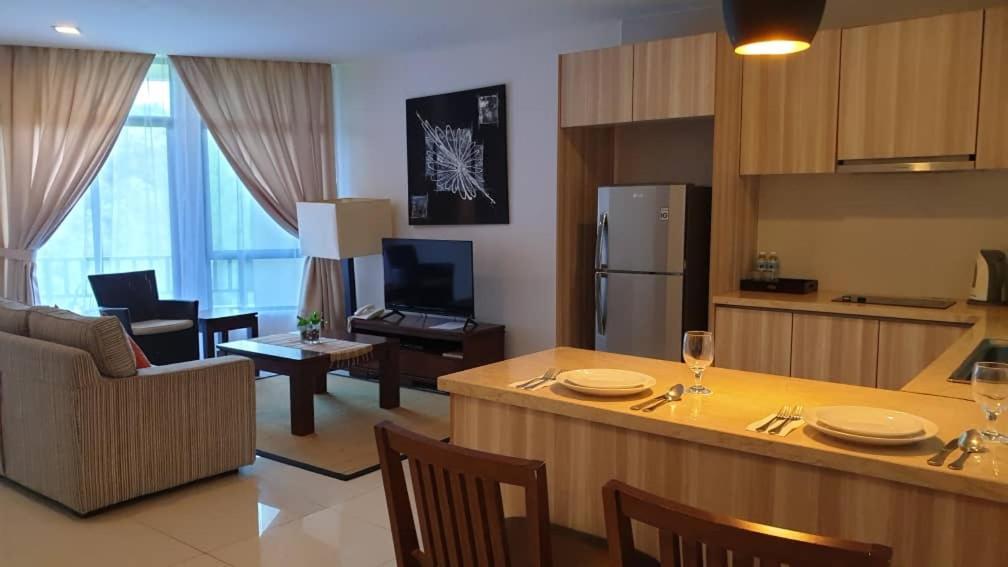 Samsuria Beach Apartment Resort チェラティン エクステリア 写真